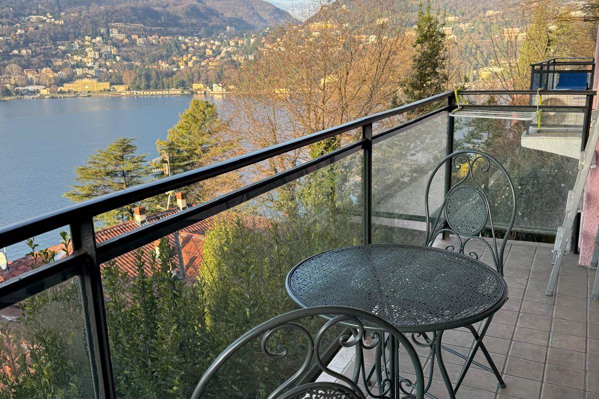 Como via Torno panoramico bilocale con cucina separata