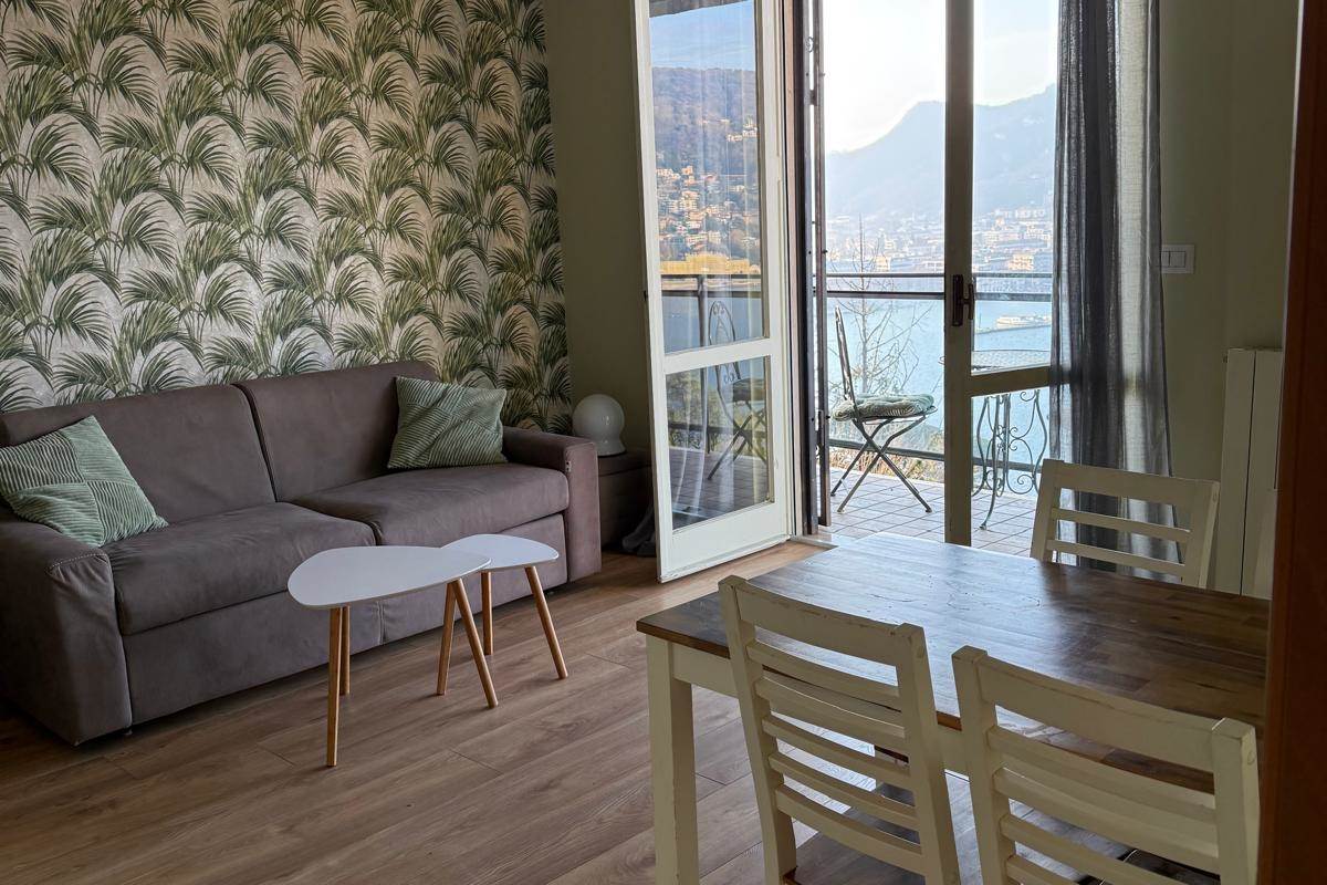 Como via Torno panoramico bilocale con cucina separata