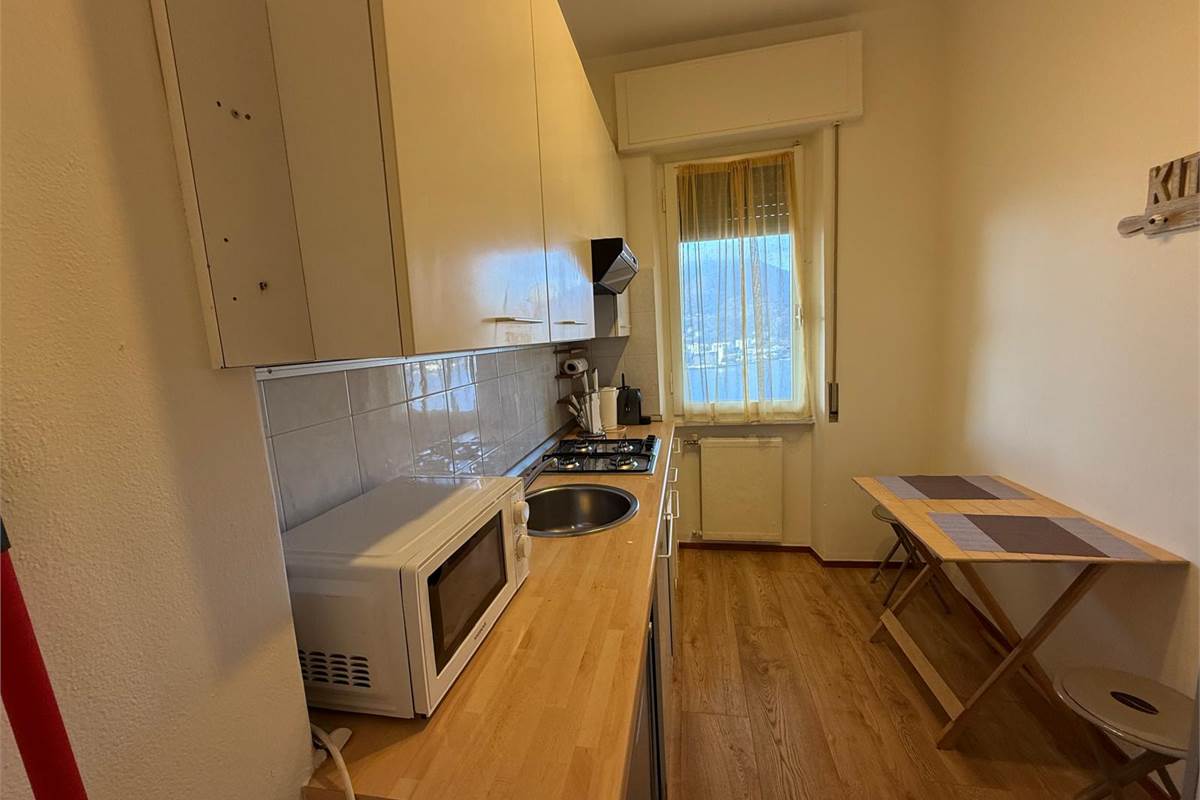 Como via Torno panoramico bilocale con cucina separata