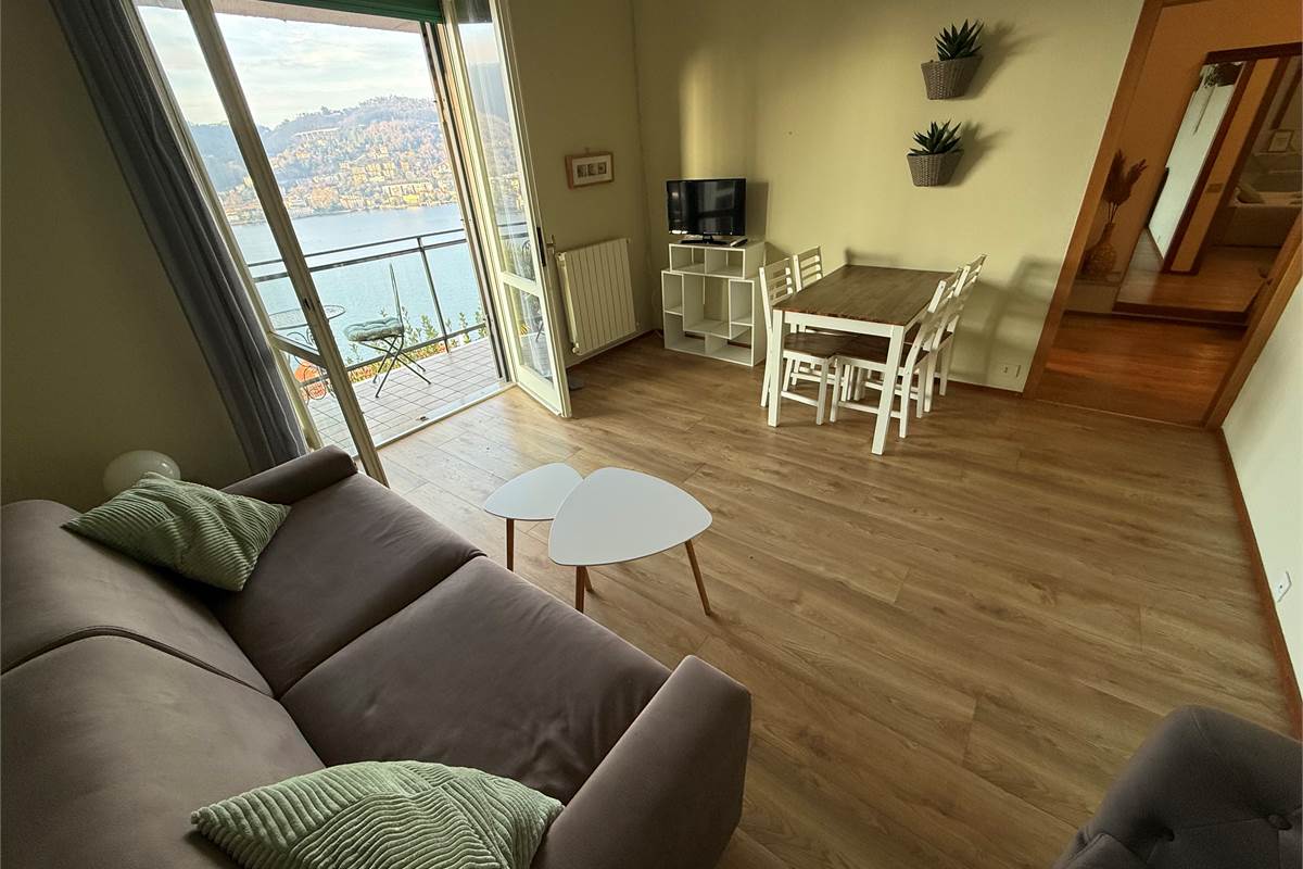 Como via Torno panoramico bilocale con cucina separata