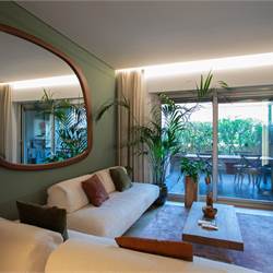 COMO BELLISSIMO TRILOCALE ARREDATO CON GIARDINO E PORTICO