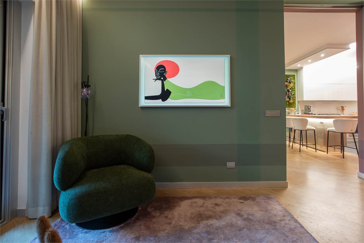 COMO BELLISSIMO TRILOCALE ARREDATO CON GIARDINO E PORTICO