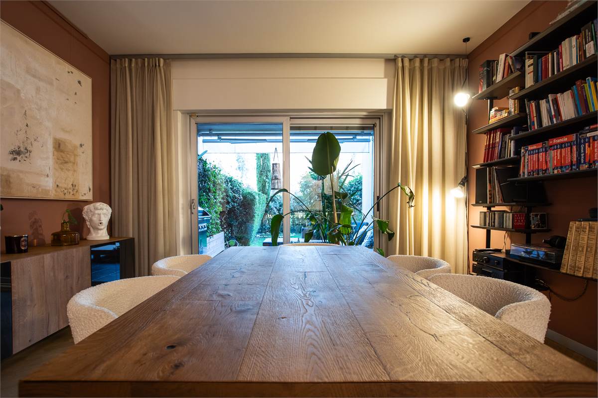 COMO BELLISSIMO TRILOCALE ARREDATO CON GIARDINO E PORTICO