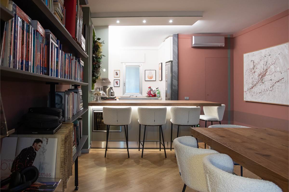 COMO BELLISSIMO TRILOCALE ARREDATO CON GIARDINO E PORTICO