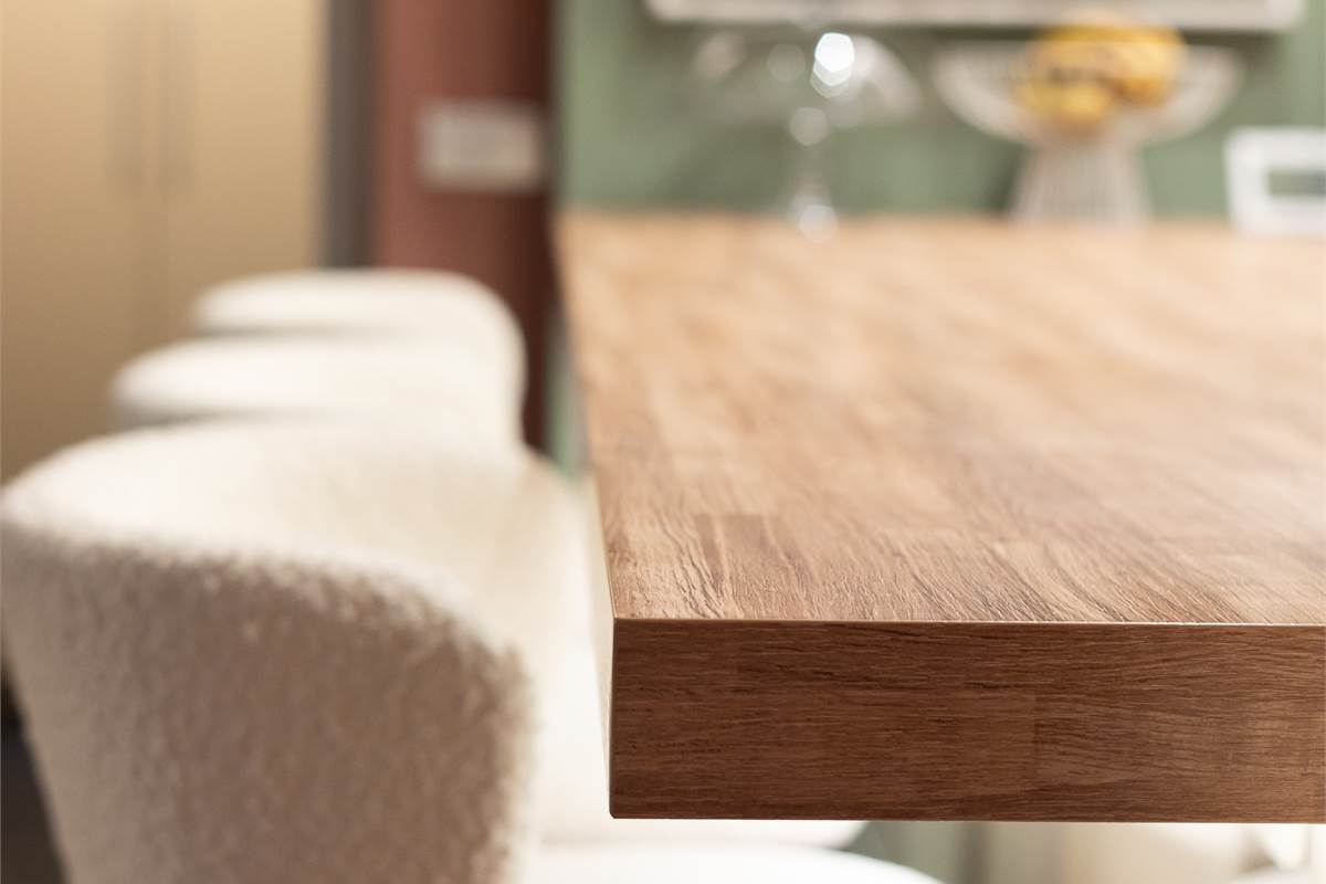 COMO BELLISSIMO TRILOCALE ARREDATO CON GIARDINO E PORTICO