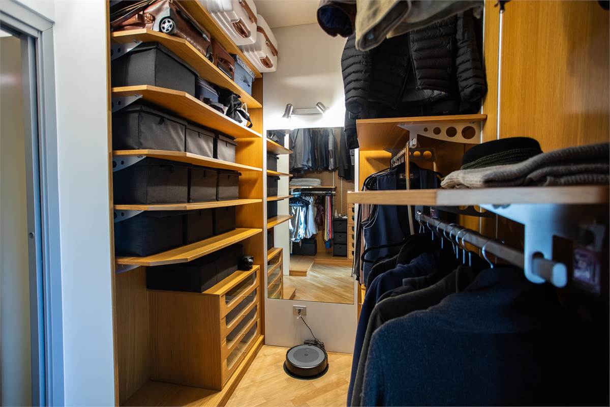 COMO BELLISSIMO TRILOCALE ARREDATO CON GIARDINO E PORTICO