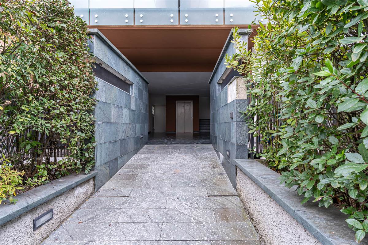 Cantù trilocale moderno con terrazzi e aarredo compreso