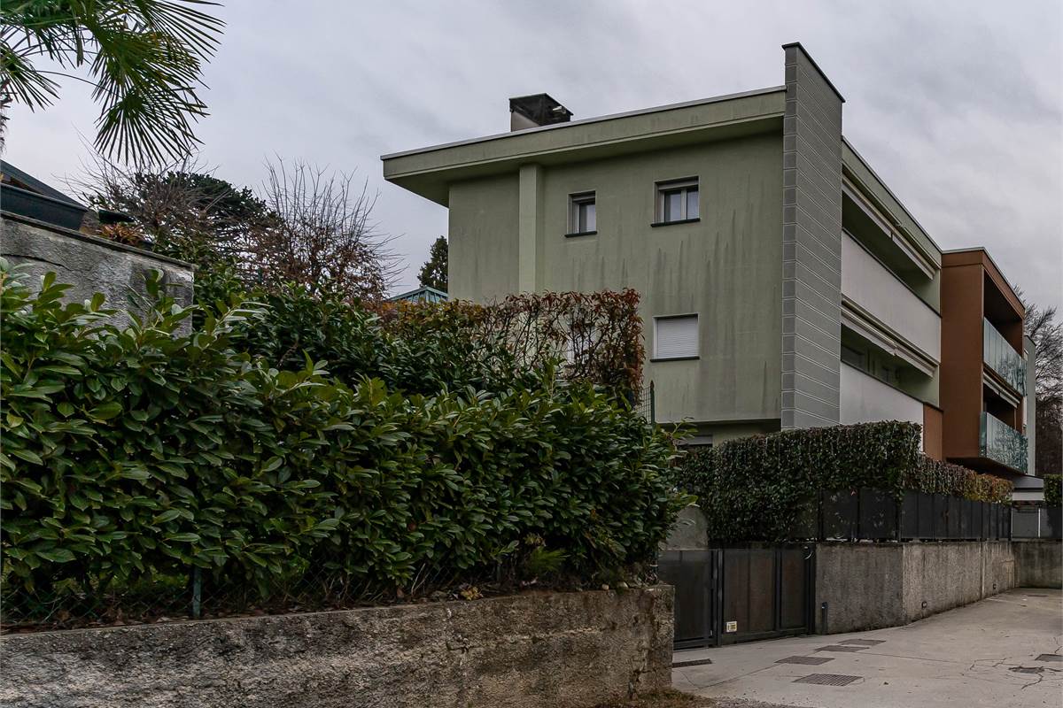 Cantù trilocale moderno con terrazzi e aarredo compreso