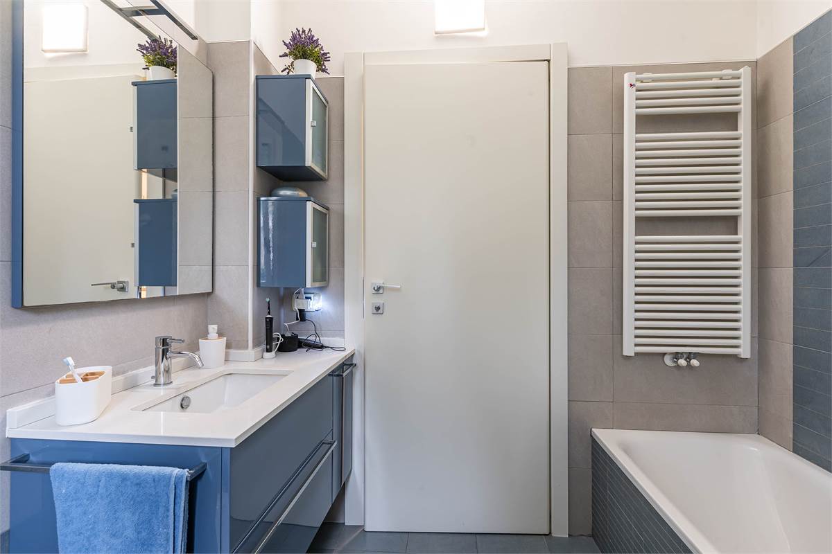 Cantù trilocale moderno con terrazzi e aarredo compreso