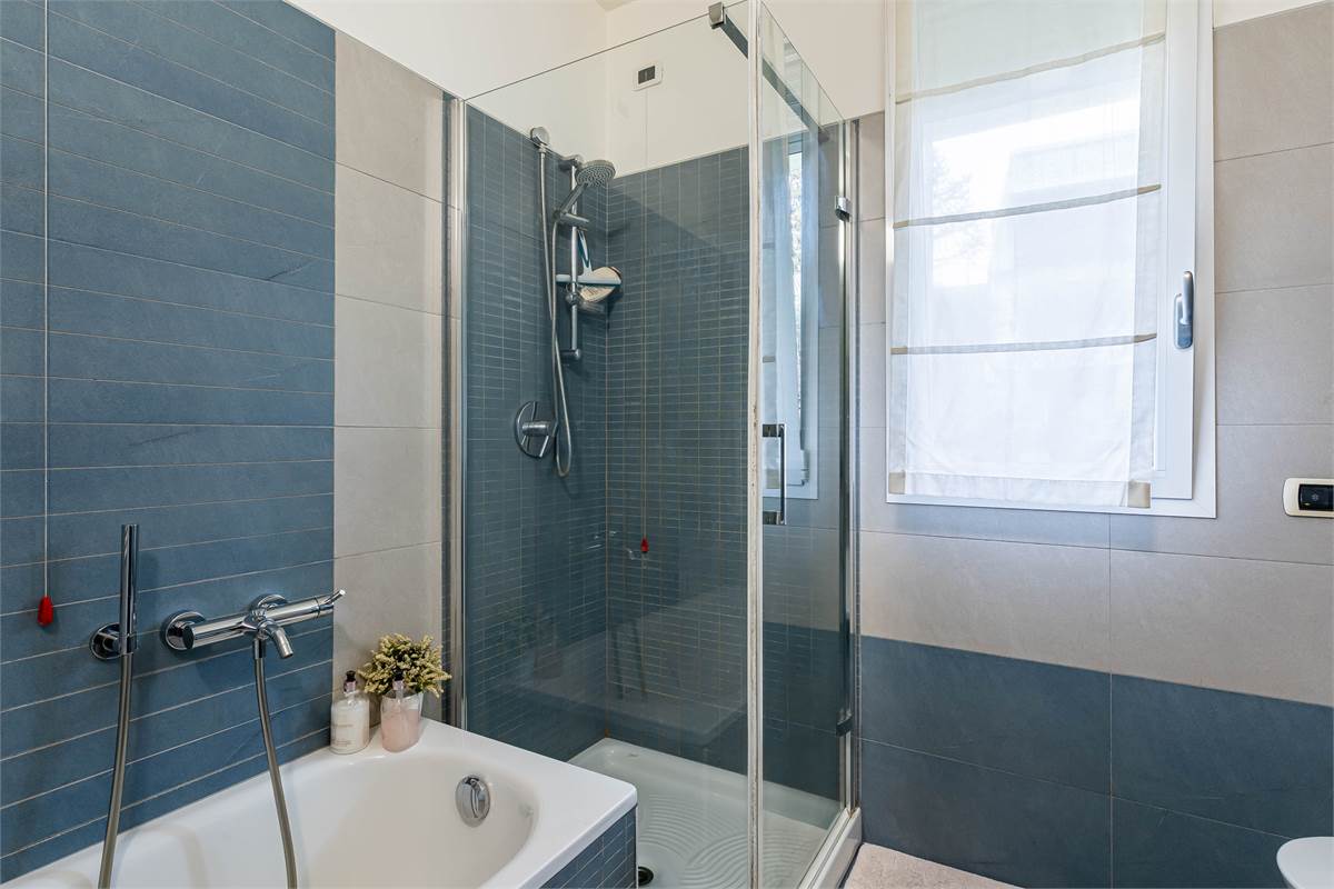 Cantù trilocale moderno con terrazzi e aarredo compreso