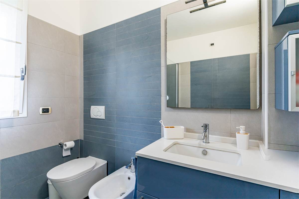 Cantù trilocale moderno con terrazzi e aarredo compreso