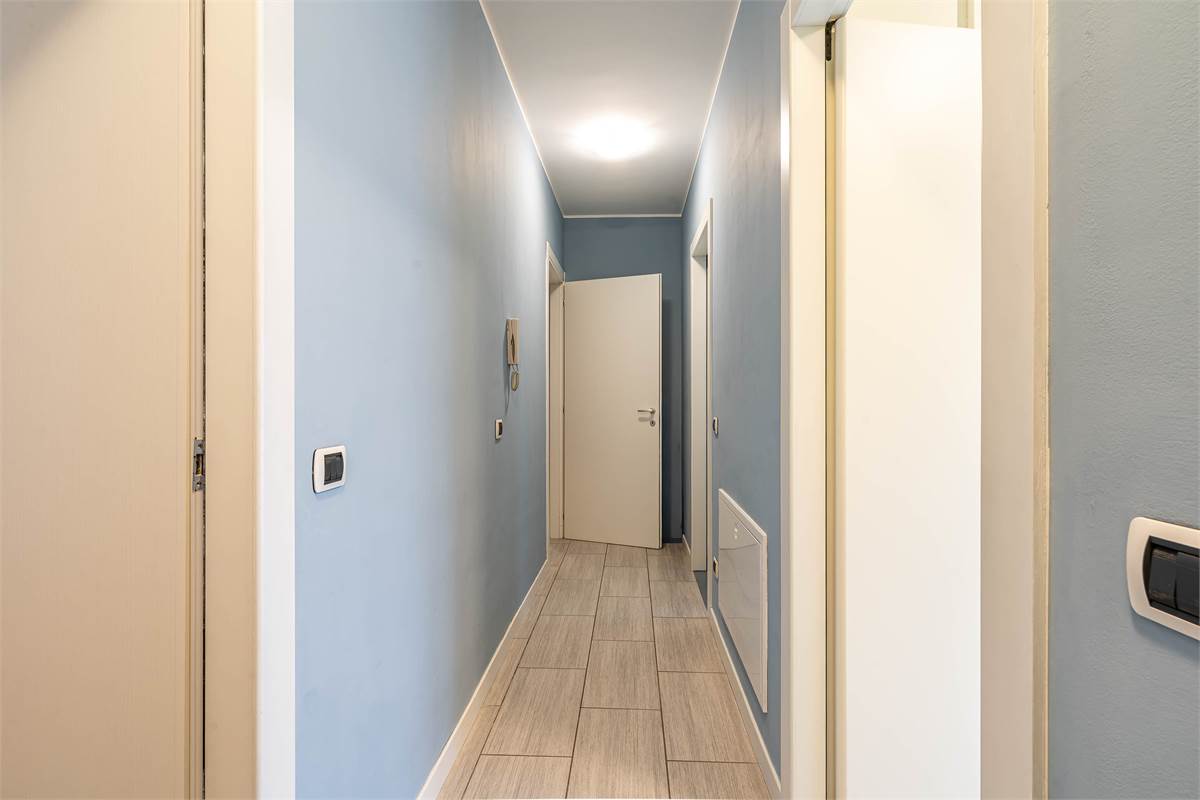 Cantù trilocale moderno con terrazzi e aarredo compreso