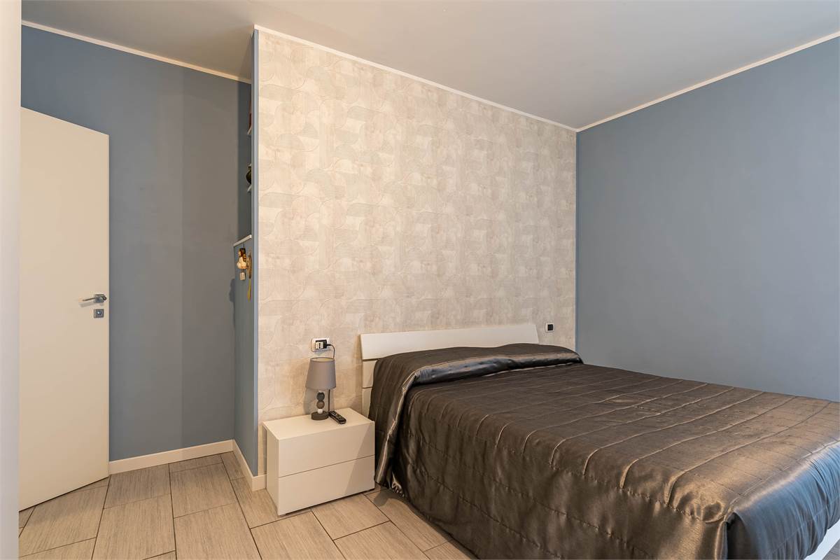 Cantù trilocale moderno con terrazzi e aarredo compreso