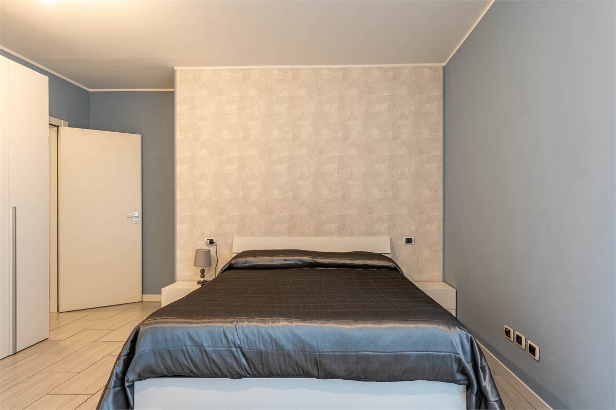 Cantù trilocale moderno con terrazzi e aarredo compreso