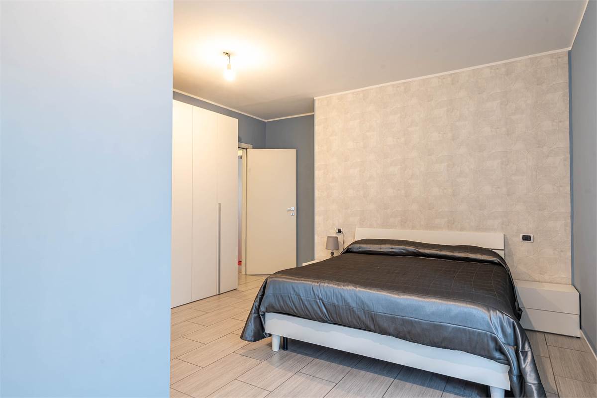 Cantù trilocale moderno con terrazzi e aarredo compreso