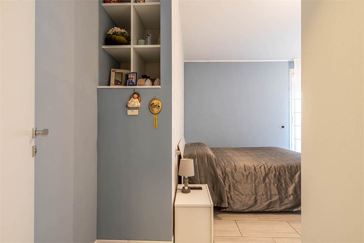 Cantù trilocale moderno con terrazzi e aarredo compreso