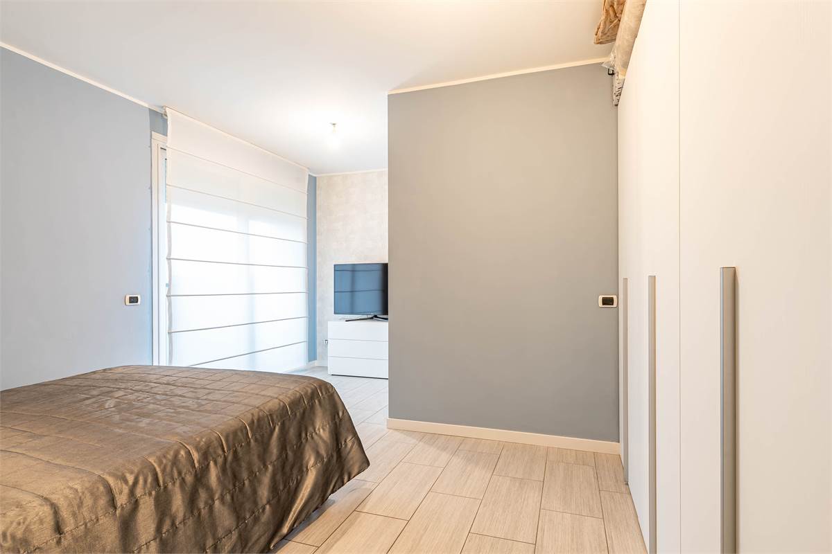 Cantù trilocale moderno con terrazzi e aarredo compreso