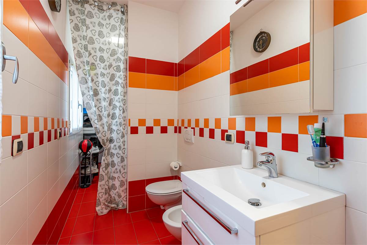 Cantù trilocale moderno con terrazzi e aarredo compreso