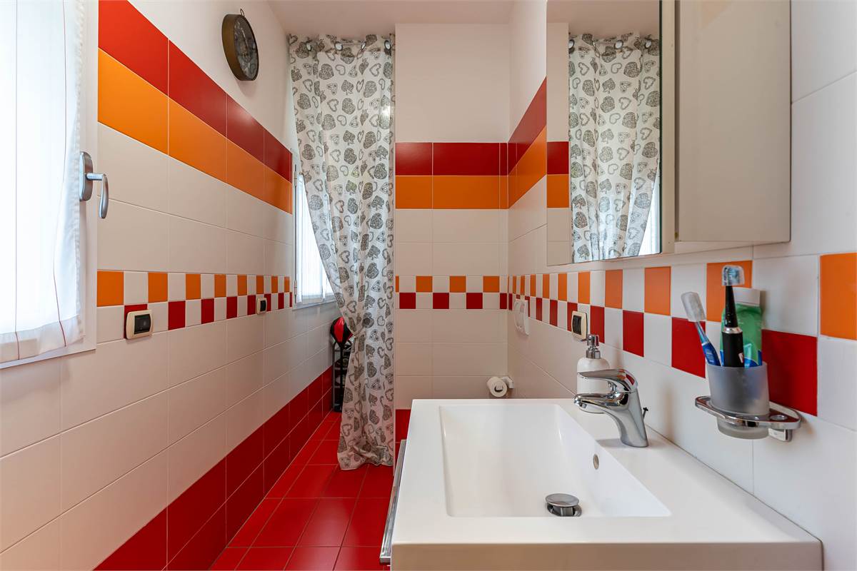 Cantù trilocale moderno con terrazzi e aarredo compreso