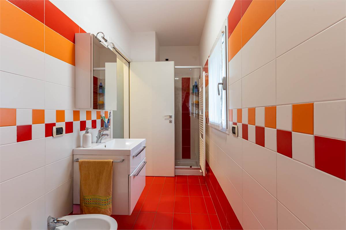 Cantù trilocale moderno con terrazzi e aarredo compreso