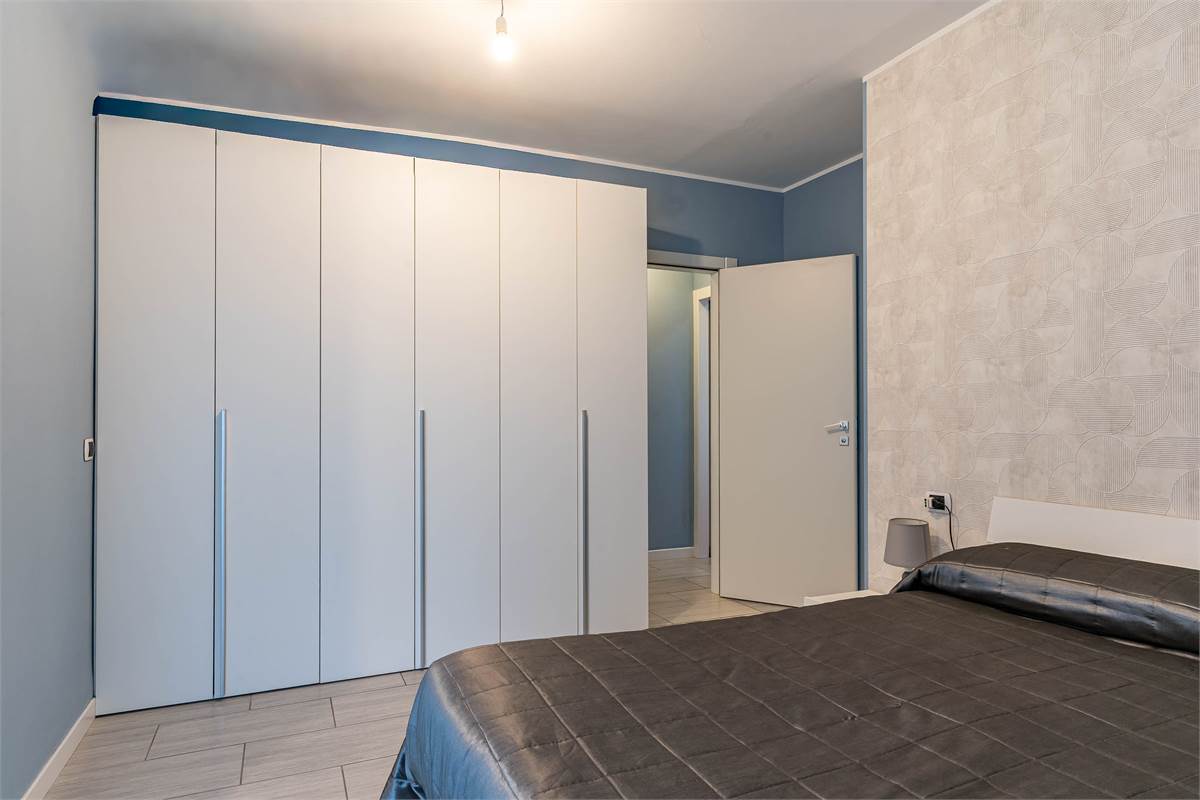 Cantù trilocale moderno con terrazzi e aarredo compreso