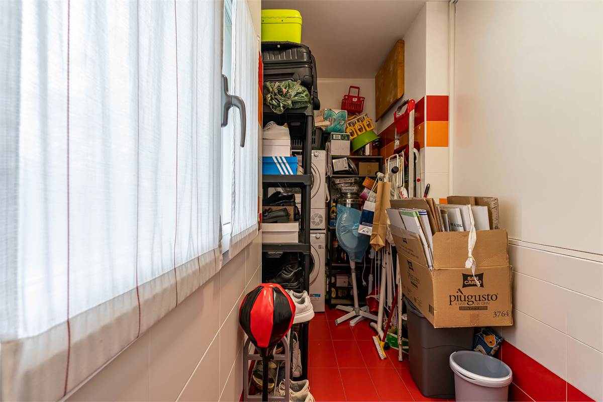 Cantù trilocale moderno con terrazzi e aarredo compreso