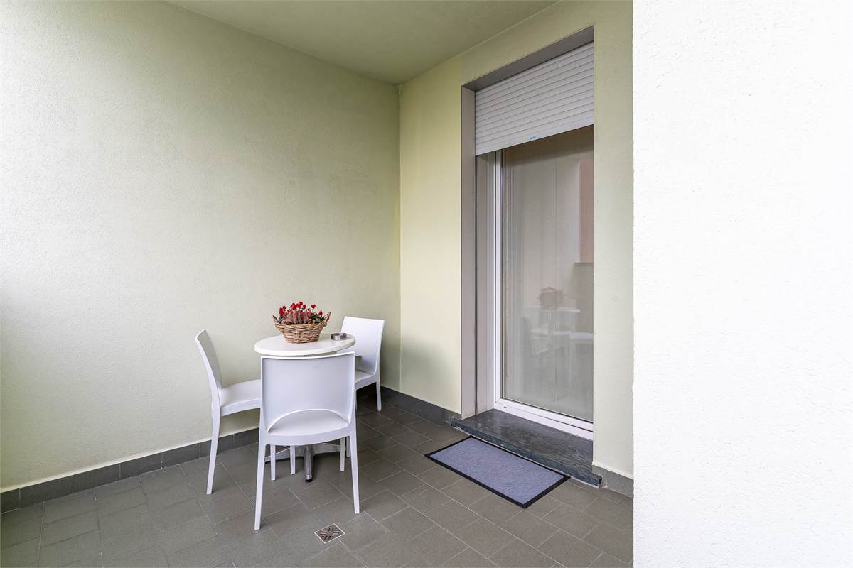 Cantù trilocale moderno con terrazzi e aarredo compreso