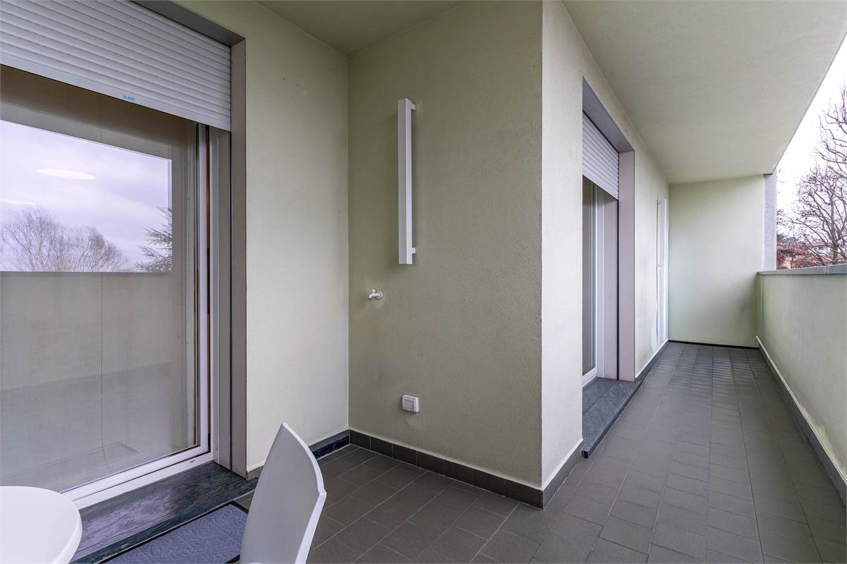 Cantù trilocale moderno con terrazzi e aarredo compreso