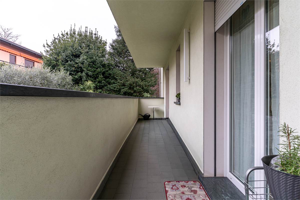 Cantù trilocale moderno con terrazzi e aarredo compreso