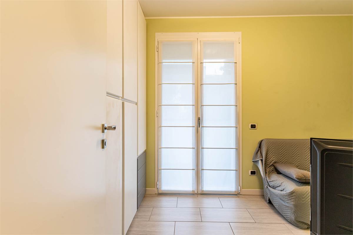 Cantù trilocale moderno con terrazzi e aarredo compreso