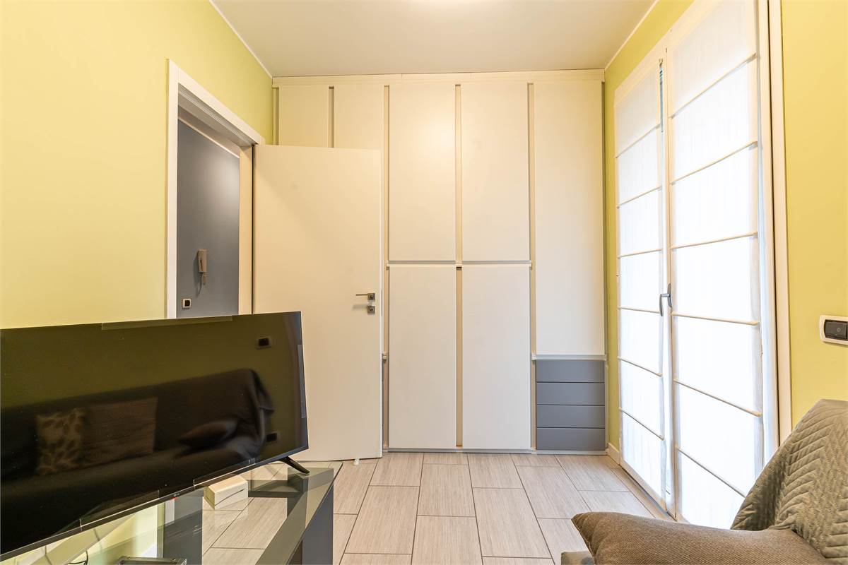 Cantù trilocale moderno con terrazzi e aarredo compreso