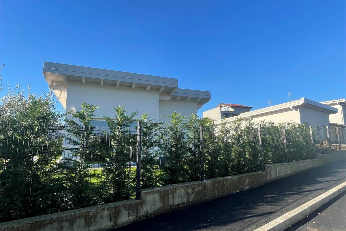 Cantù ULTIMA VILLA DI TESTA IN COSTRUZIONE