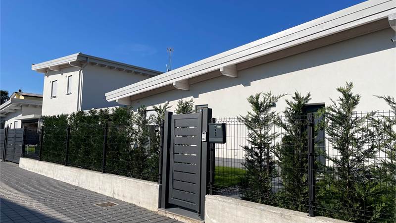 Cantù ULTIMA VILLA DI TESTA IN COSTRUZIONE