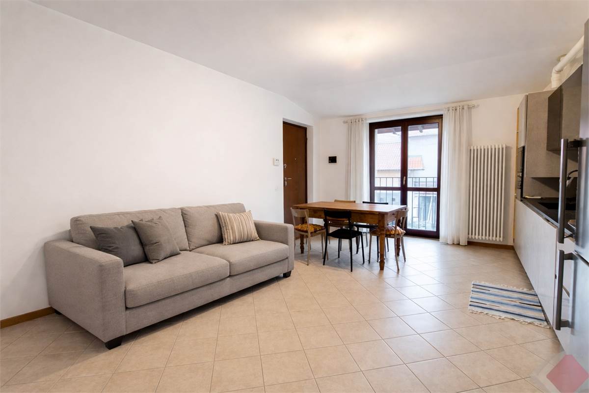 GUANZATE AMPIO BILOCALE ARREDATO A NUOVO A REDDITO 