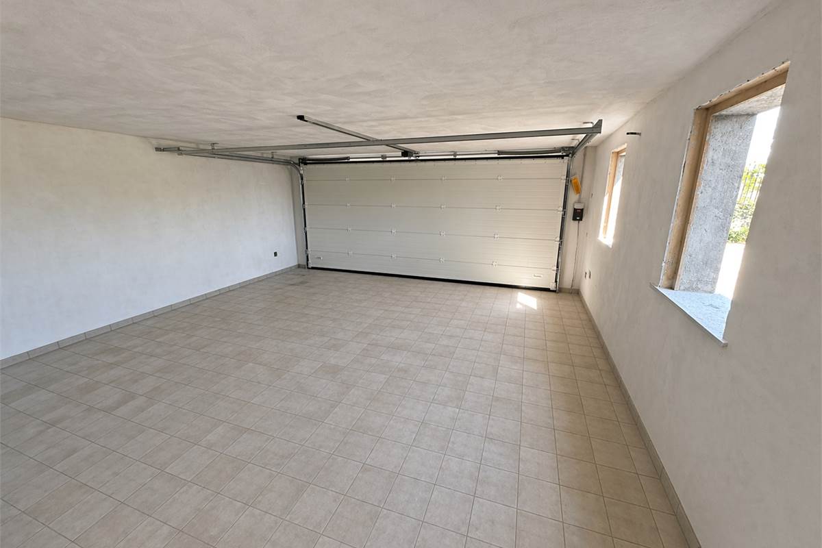 BREGNANO Nuova Villa Bifamiliare in Contesto Verde e Residenziale