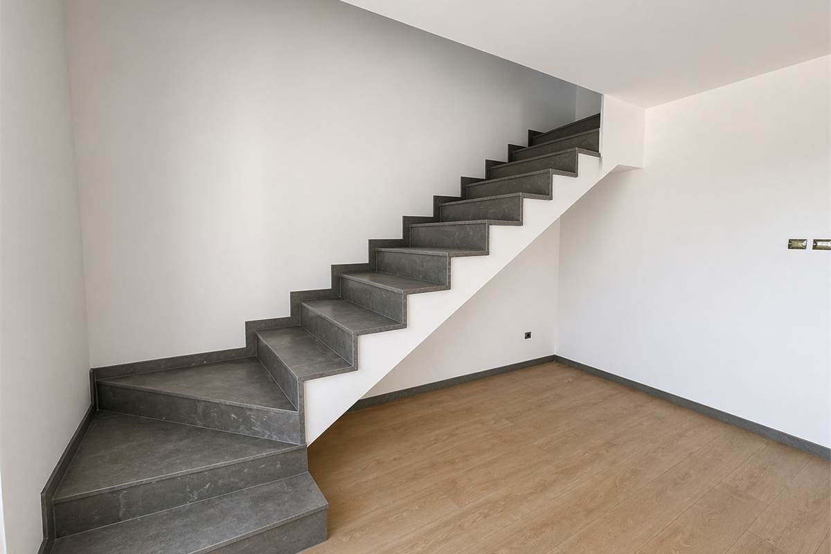 BREGNANO Nuova Villa Bifamiliare in Contesto Verde e Residenziale