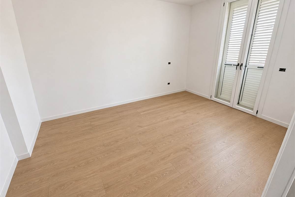 BREGNANO Nuova Villa Bifamiliare in Contesto Verde e Residenziale