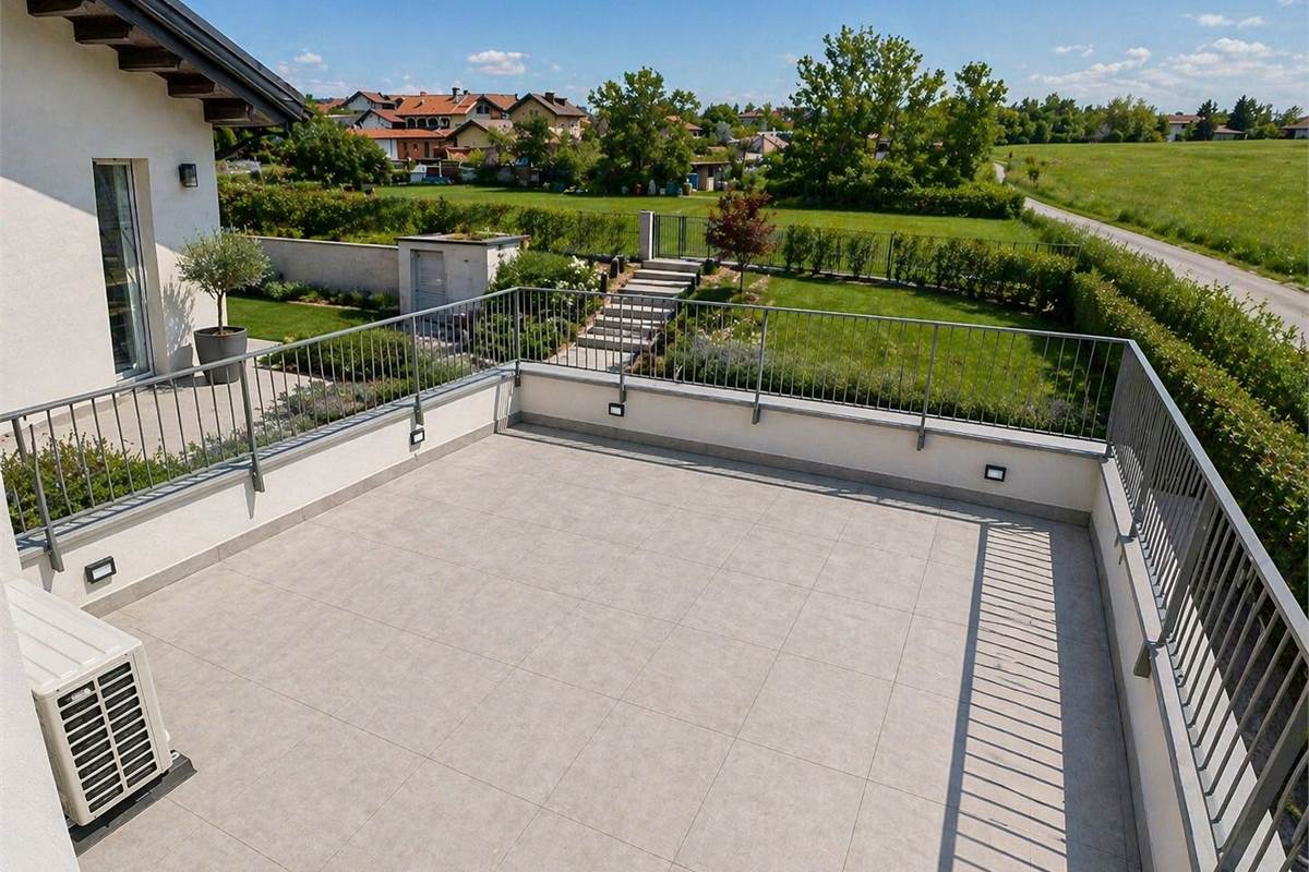 BREGNANO Nuova Villa Bifamiliare in Contesto Verde e Residenziale