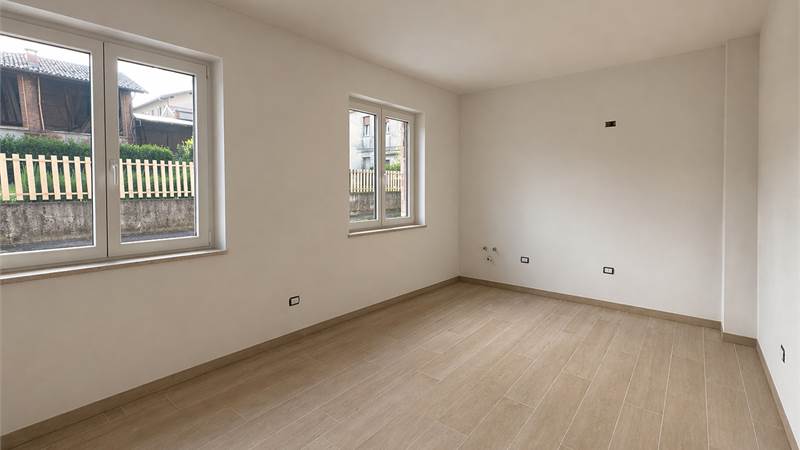 LOMAZZO MANERA NUOVO BILOCALE  IN CORTE CON POSTO AUTO