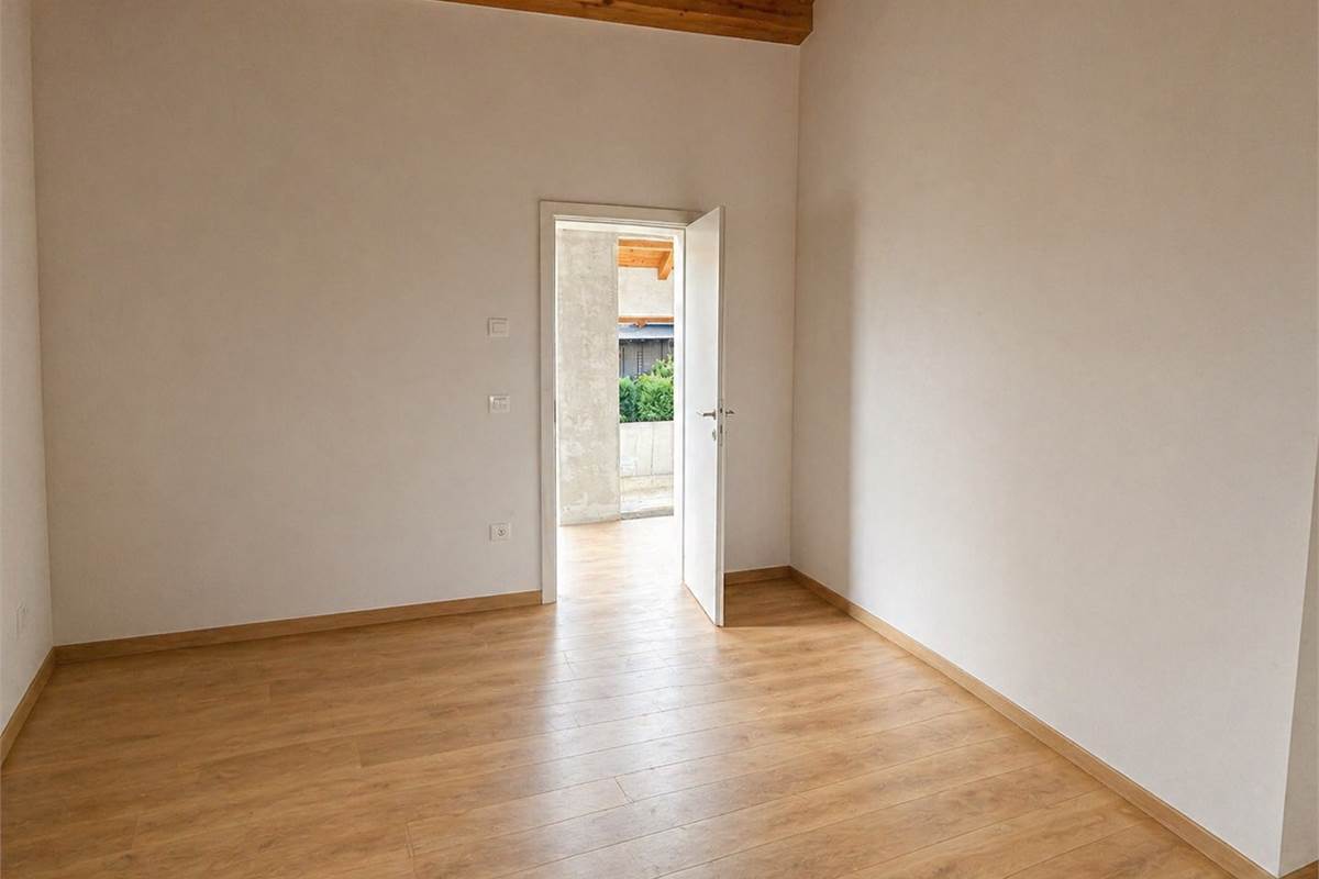 LOMAZZO MANERA NUOVO TRILOCALE PIANO PRIMO CON BOX