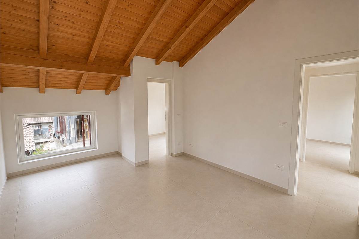 LOMAZZO MANERA NUOVO TRILOCALE PIANO PRIMO CON BOX