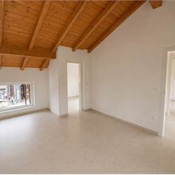 LOMAZZO MANERA NUOVO TRILOCALE PIANO PRIMO CON BOX