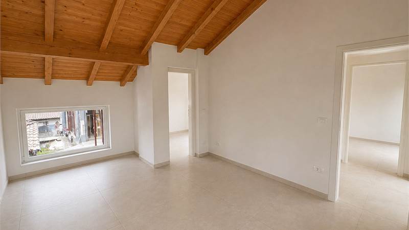 LOMAZZO MANERA NUOVO TRILOCALE PIANO PRIMO CON BOX