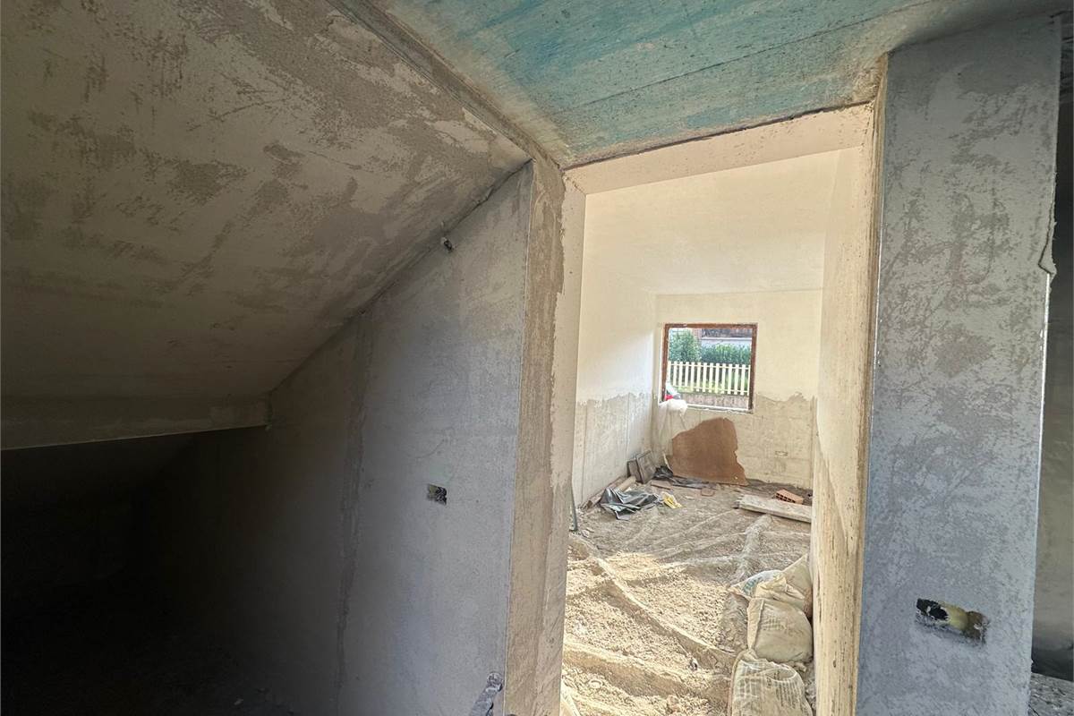 LOMAZZO MANERA NUOVO TRILOCALE PIANO PRIMO CON BOX