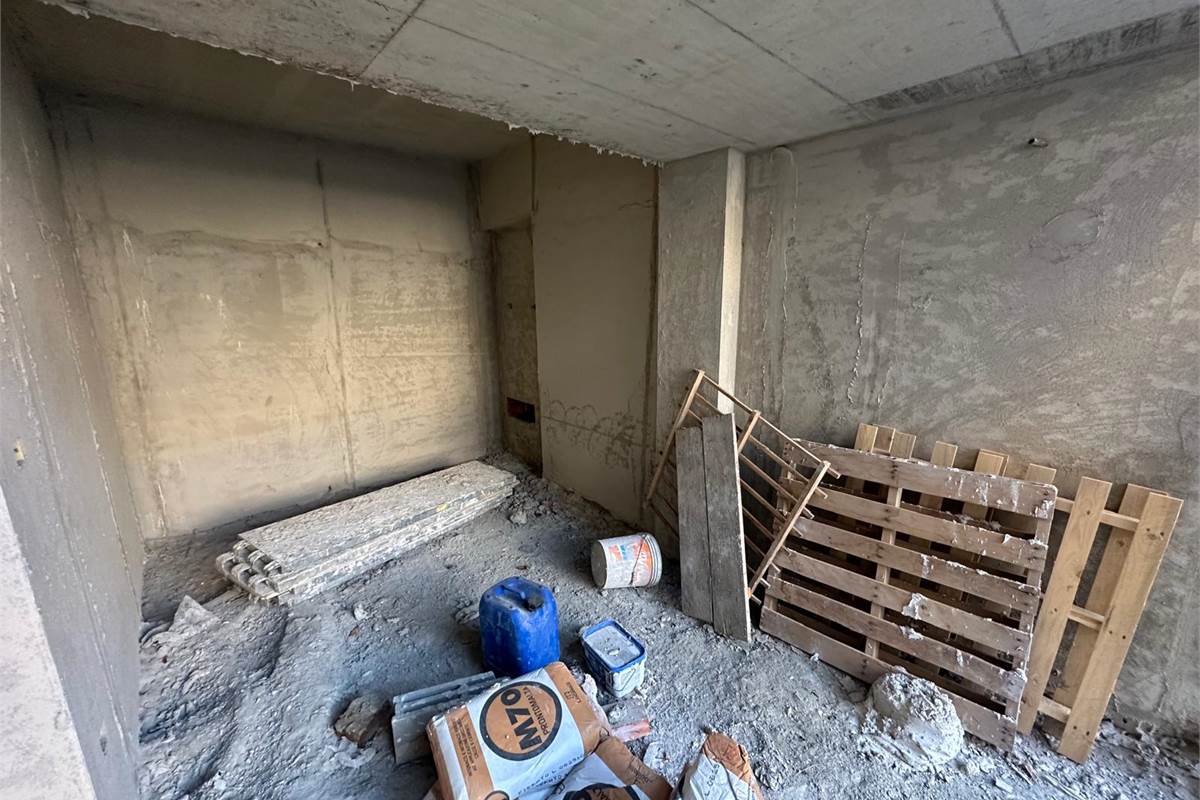 LOMAZZO MANERA NUOVO TRILOCALE PIANO PRIMO CON BOX