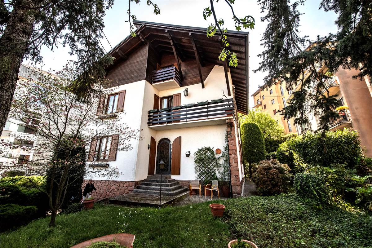 Cantù grande Villa in zona collinare panoramica