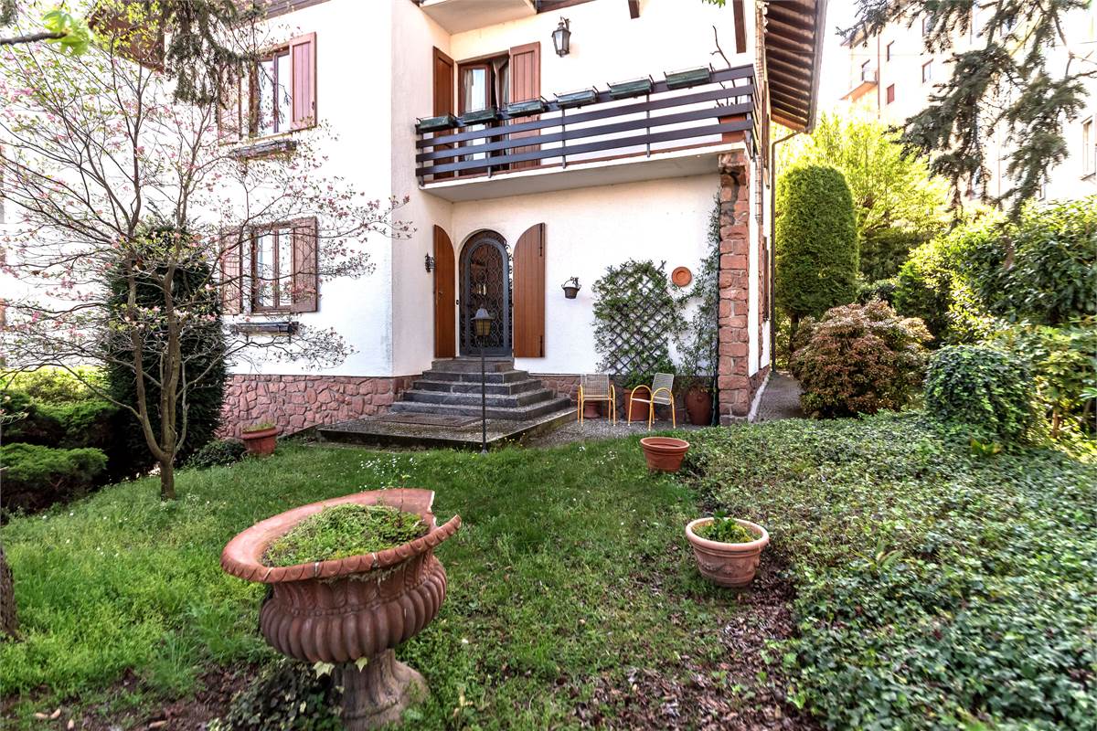 Cantù grande Villa in zona collinare panoramica
