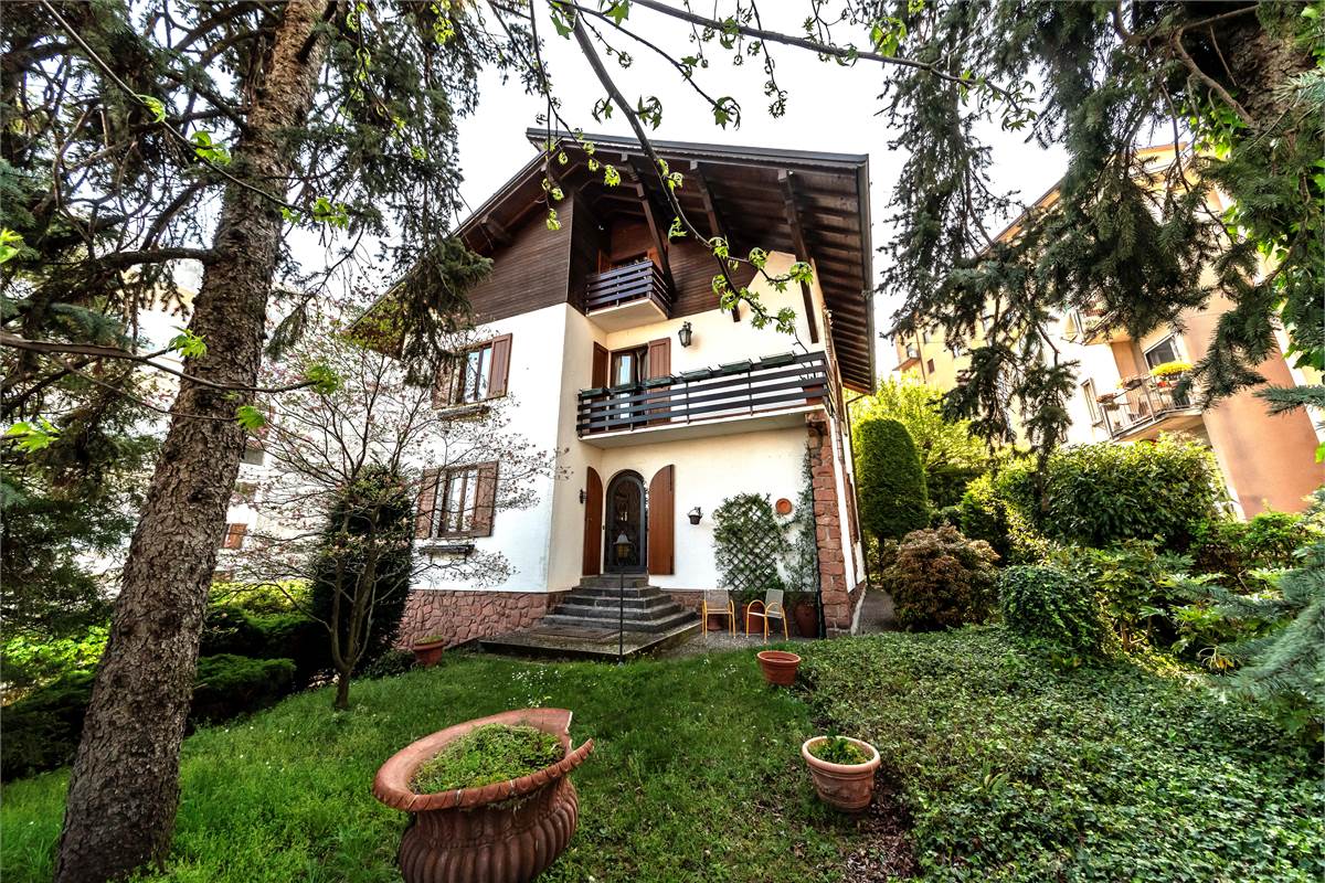 Cantù grande Villa in zona collinare panoramica