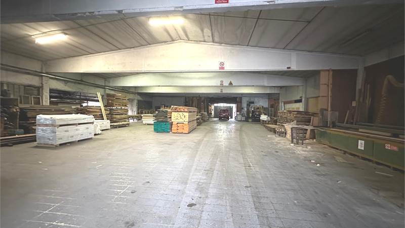 CAPANNONE COMMERCIALE/PRODUTTIVO CON SPAZIO ESTERNO