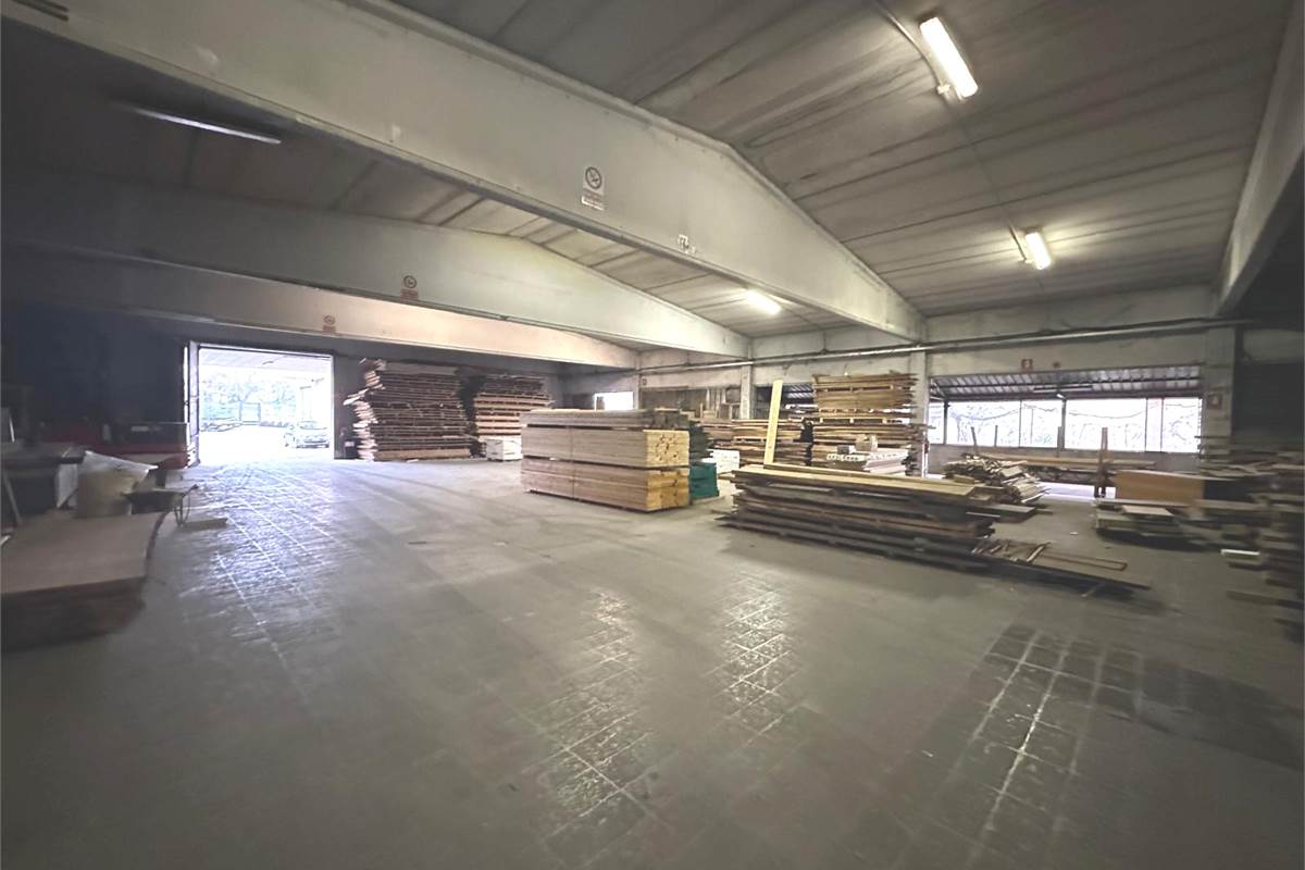 CAPANNONE COMMERCIALE/PRODUTTIVO CON SPAZIO ESTERNO